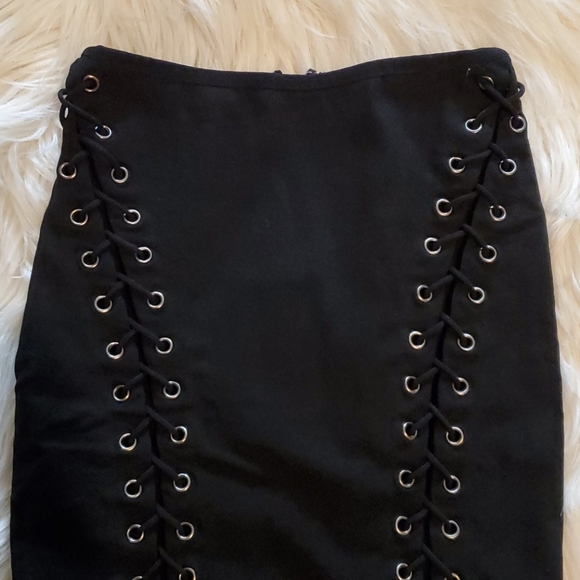 Black Spandex Tied Skirt - Picture 2 of 4